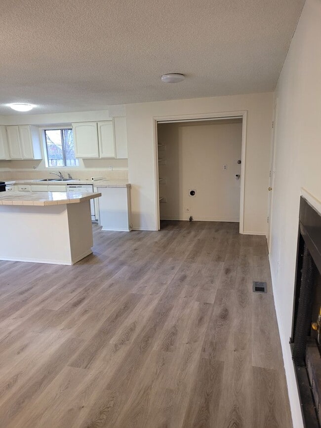Building Photo - 3875 Redondo Way