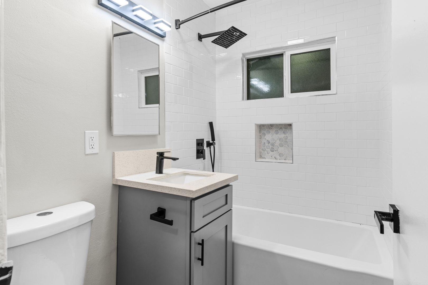 Building Photo - 113 S Lillie Ave