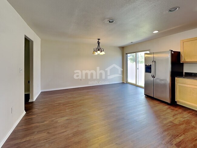 Building Photo - 1006 W 180 S