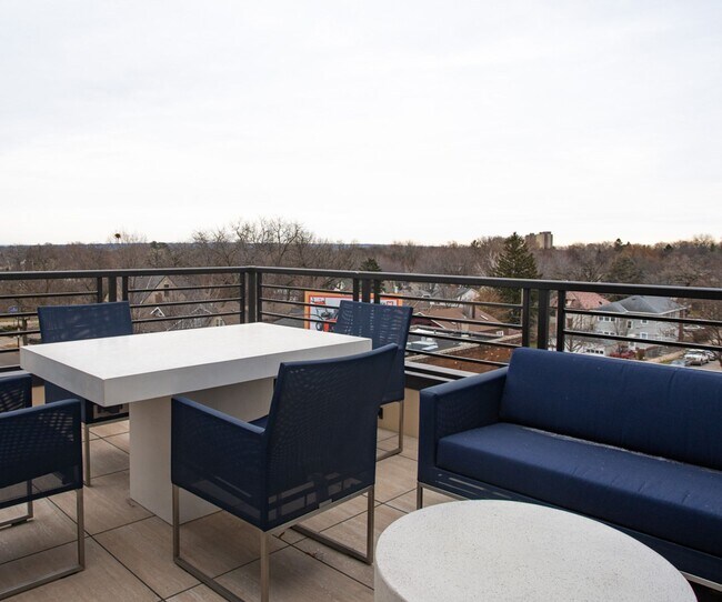 Building Photo - Grand & Syndicate Apartments