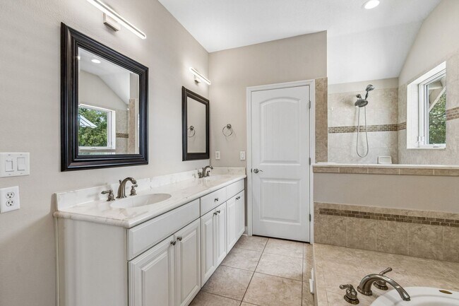 Building Photo - Coastal Luxury Townhome in Gated Amelia Island Community with Elevator & Garage