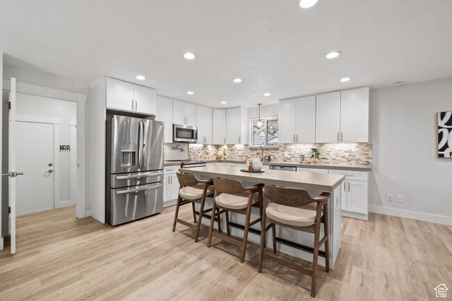 Building Photo - Beautiful 4 Bd. 3 Bath Home w/Mother-In-La...