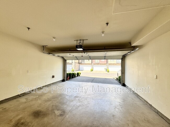 Building Photo - 2858 SW Tranquility Terrace