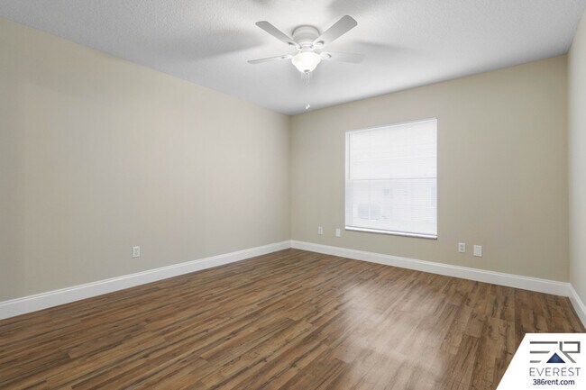 Building Photo - 25 Rainbrook Dr