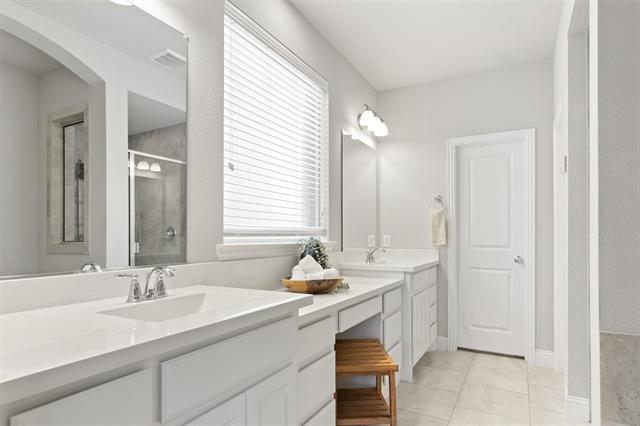 Building Photo - 713 Parkland Dr