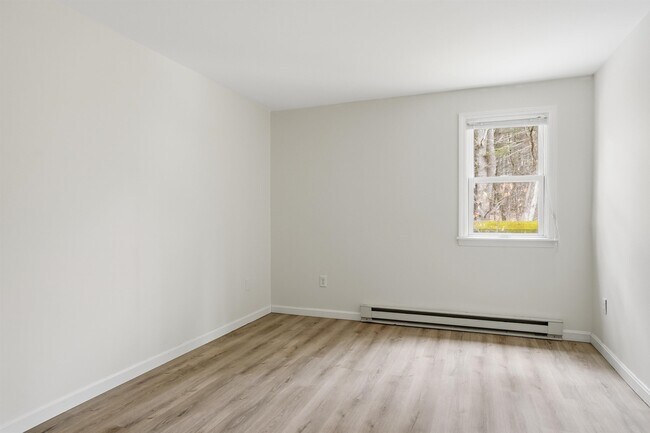 Building Photo - 4 Linda Ln