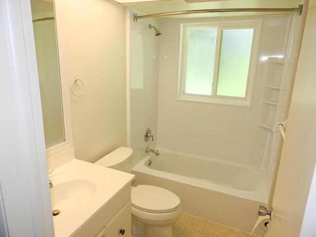 Building Photo - 1232 Cabana Rd