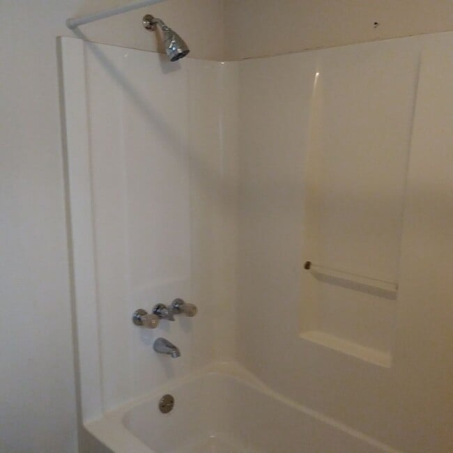 Building Photo - Chapel Hill / 3BR House on S Graham St AVA...