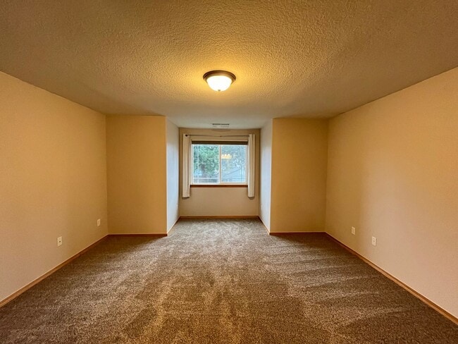 Building Photo - Brentwood Park Home - 3 Bedrooms, 2 baths 1,506 sq. ft.