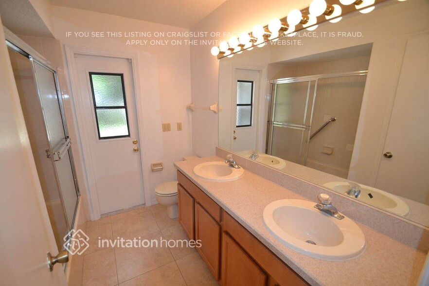 Building Photo - 909 Shady Crest Ct