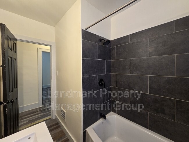 Building Photo - 14400 Rutherford St