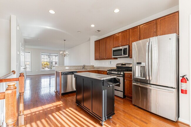 Building Photo - This beautiful townhouse has everything yo...