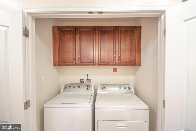 Building Photo - 23119 Sunbury St