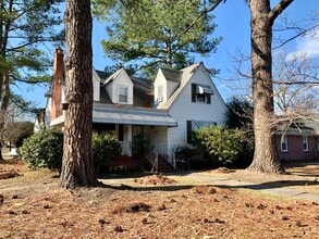 Building Photo - CUTE & COZY 2BED/1BATH DUPLEX FOR RENT - U...