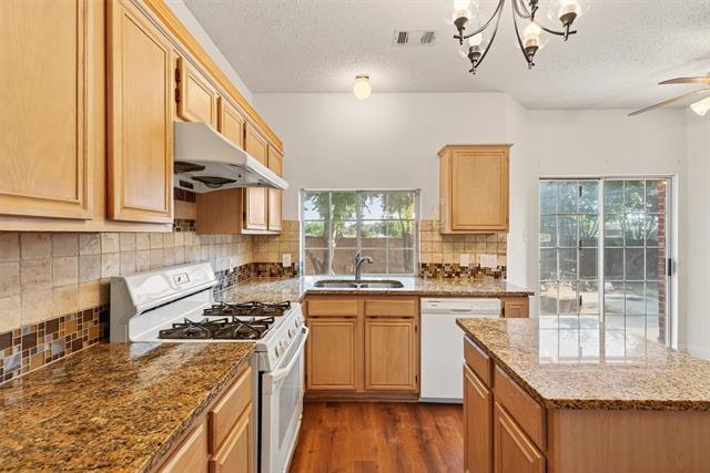 Building Photo - 3100 Verbena Dr