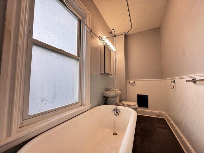 Building Photo - 72 Courtland St