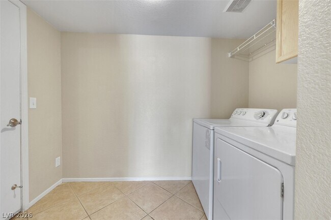 Building Photo - 2600 Pebblegold Ave