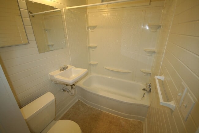 Building Photo - Adorable 1 Bedroom Walltown Duplex - Walk to Duke or Ninth St