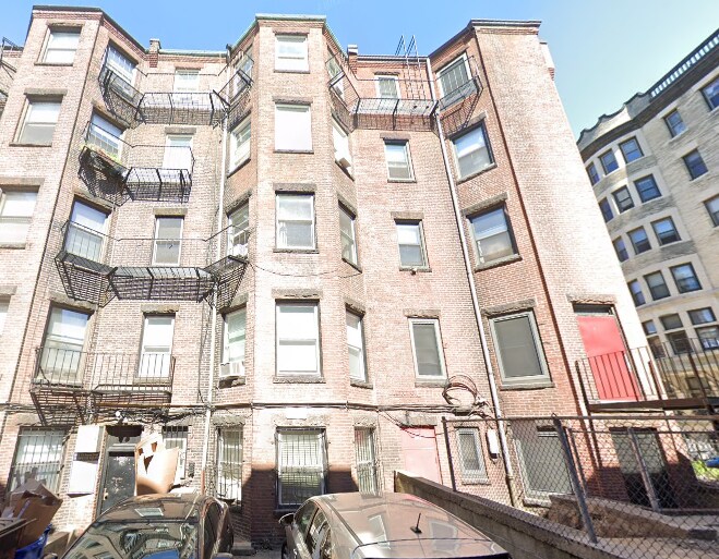 Building Photo - 869 Beacon St
