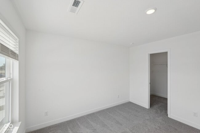 Building Photo - 15246 Swallow Fls Wy