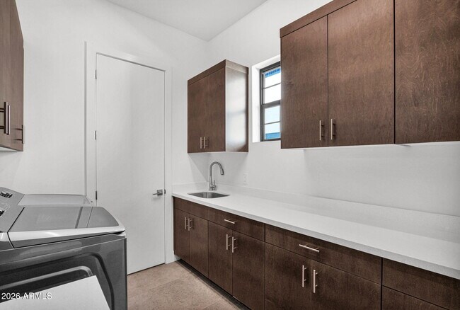 Building Photo - 8430 S 10th Ln