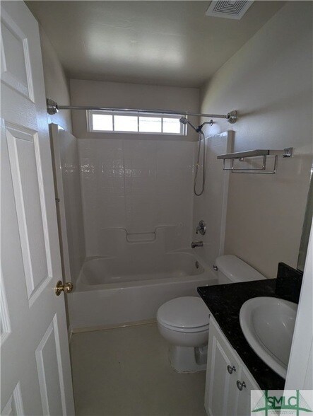 Building Photo - 550 Laurenburg Dr