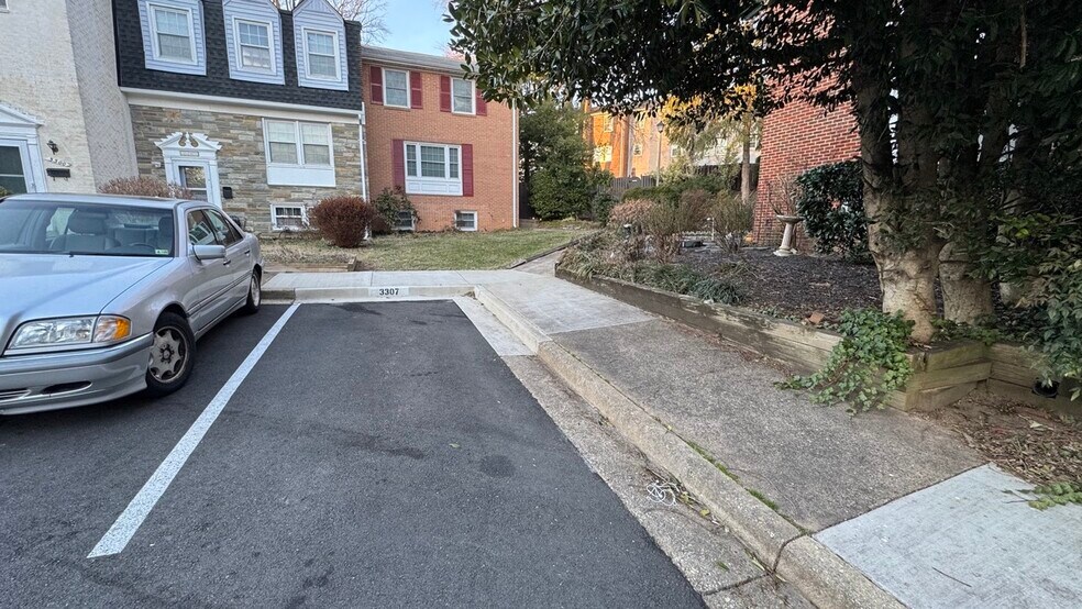 Designated parking - 3307 Webley Ct
