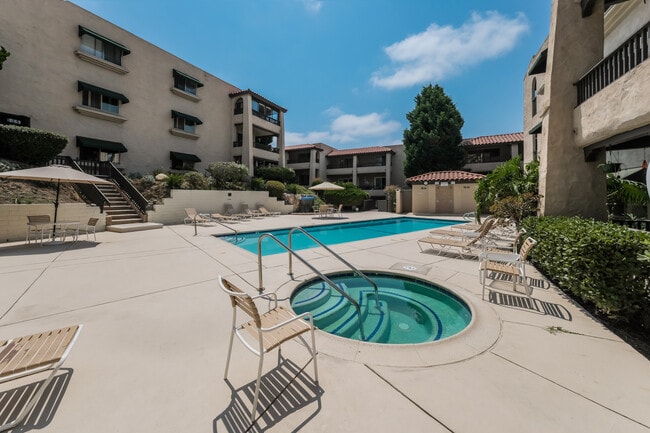 Building Photo - 2522 Clairemont Dr