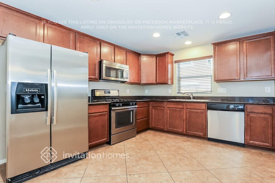 Building Photo - 2241 S Buckaroo Trail