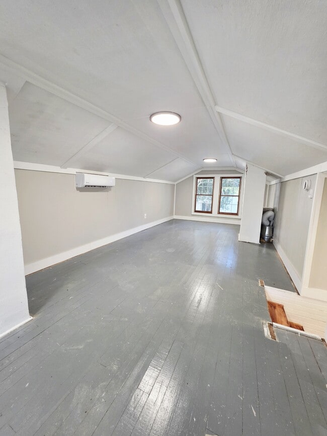 Building Photo - 205 E North St