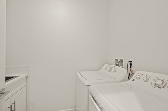 Building Photo - New Home in Gated Indian Palm Country Club