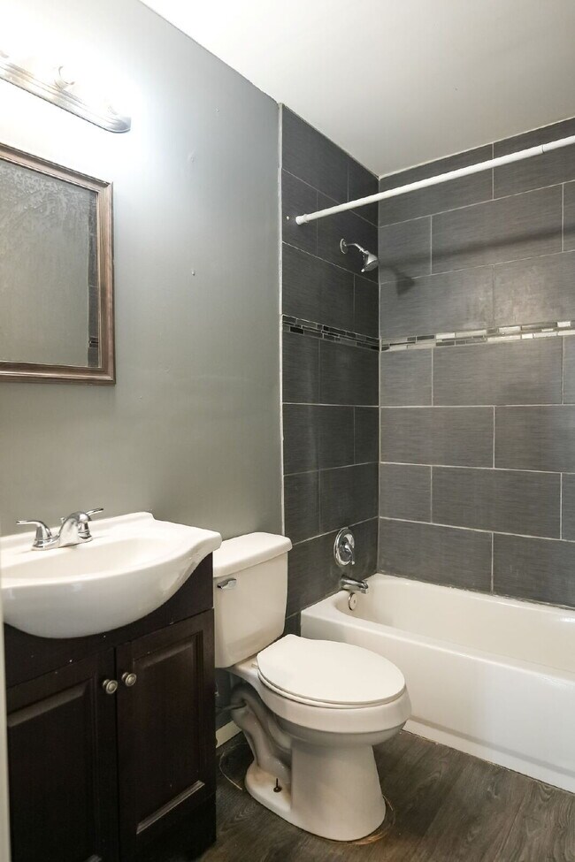 Building Photo - Casas De Kevin