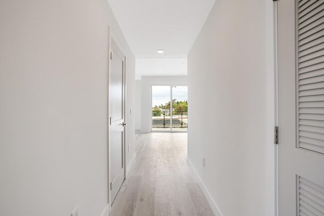 Building Photo - 3308 Mentone Ave