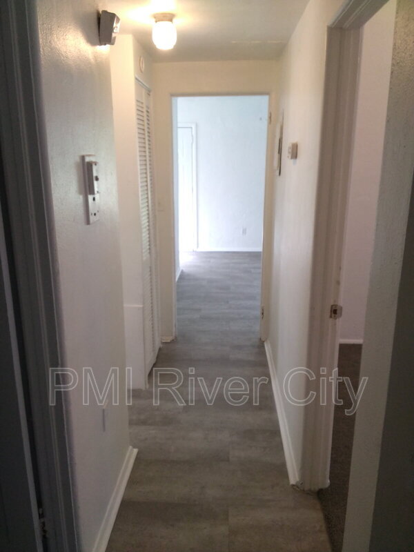 Building Photo - 1859 Loyola Dr N