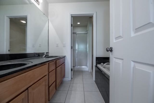 Building Photo - Large Duplex; Dunlap Schools