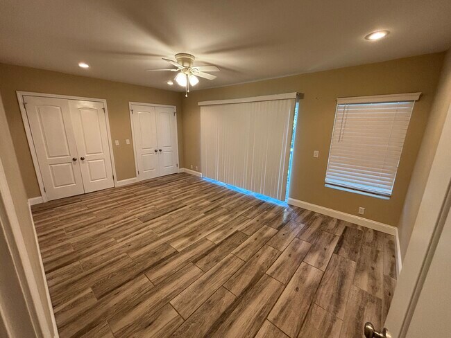 Building Photo - 657 N Golf Villa Rd