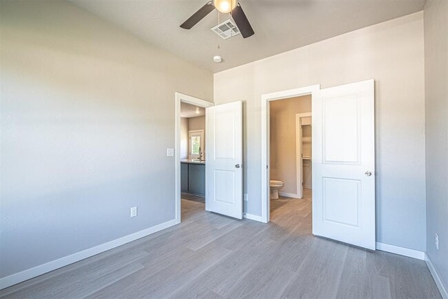 Building Photo - 2106 Willow Pl