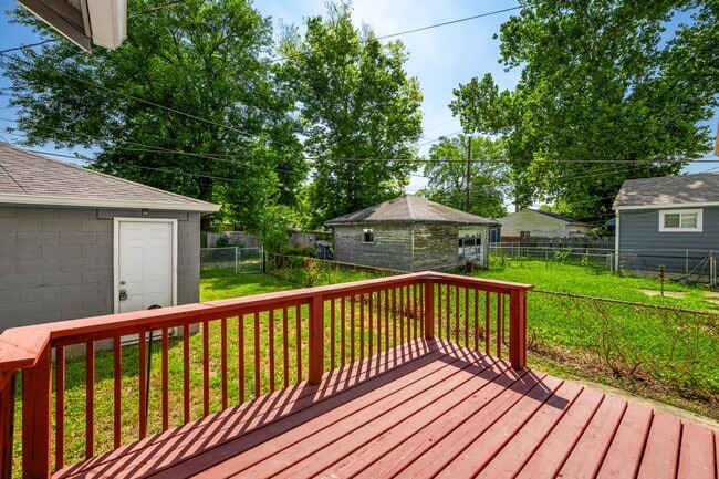 Building Photo - 1215 N Warman Ave