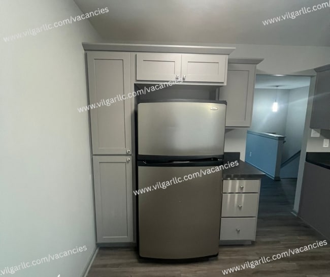 Building Photo - This is your forever home! 5 spacious bedr...