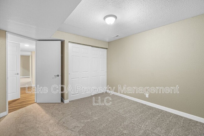 Building Photo - 1525 E Woodland Dr
