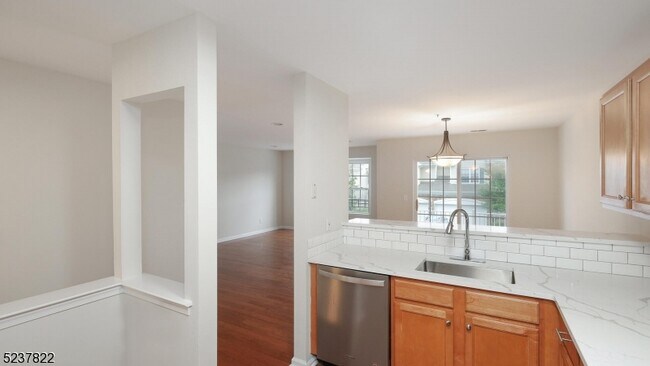 Building Photo - 1044 Shadowlawn Dr