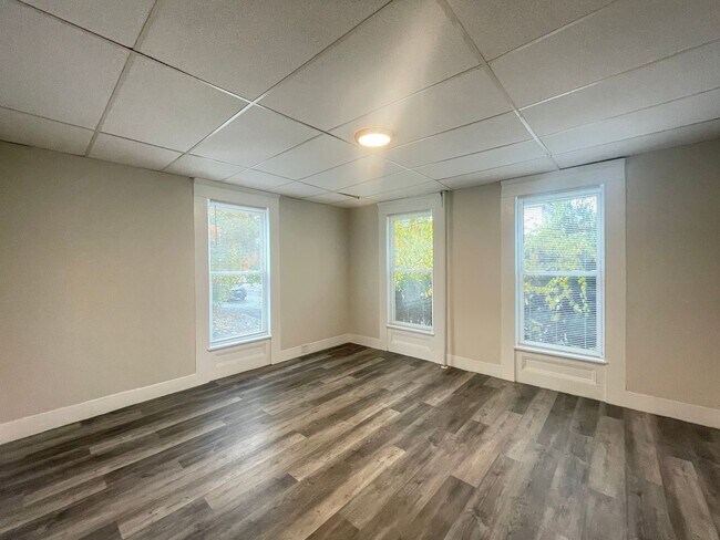 Building Photo - 325 Amherst St