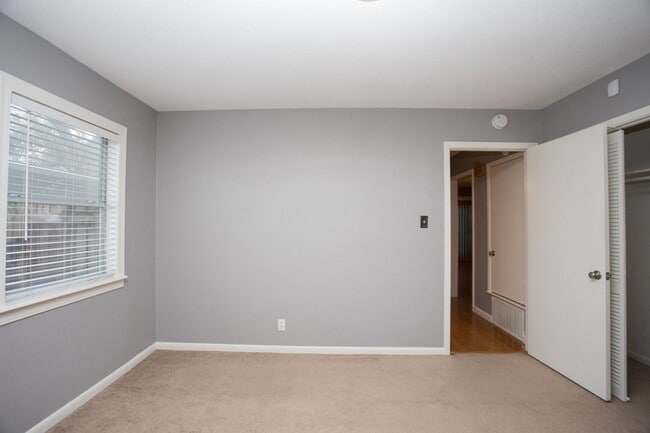 Building Photo - 2416 S 5th St