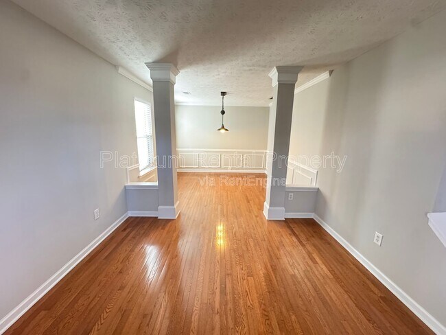 Building Photo - 11080 Crabapple Lake Dr