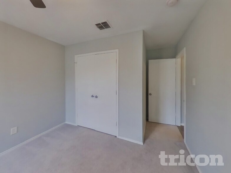 Building Photo - 1700 Bob Dr