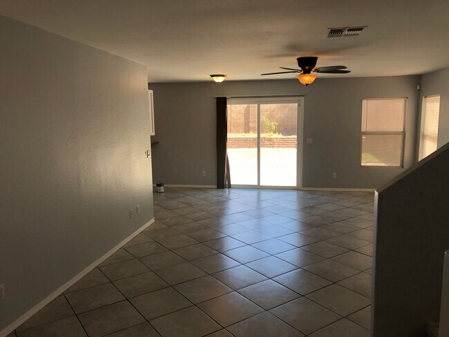 Building Photo - 11818 W Sunnyside Dr