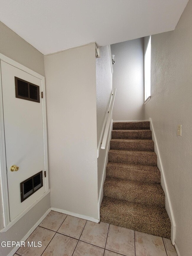 Building Photo - 3200 Mountain Ridge Dr