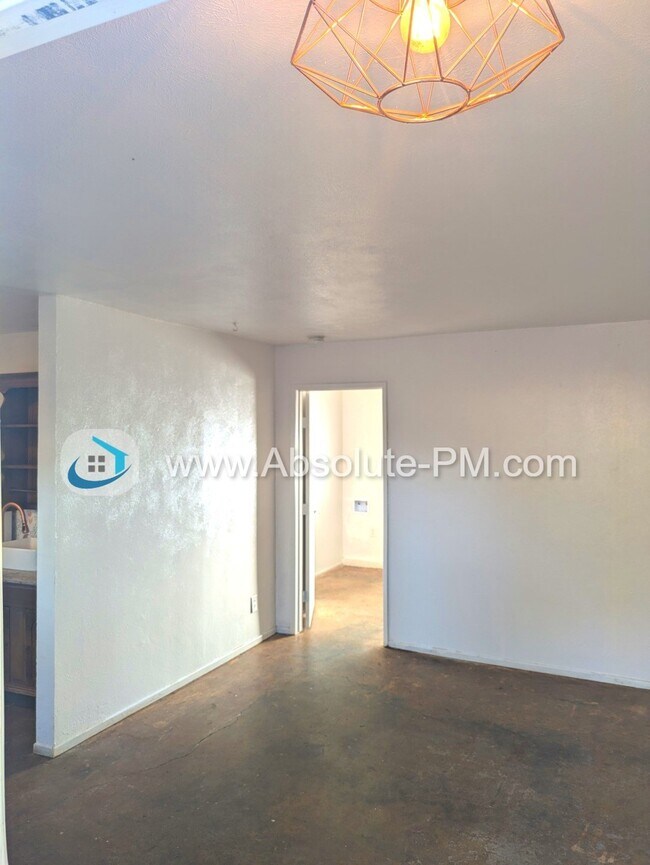 Building Photo - Cozy 1 Bedroom Studio in the Orangevale Ag...