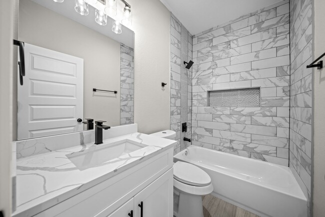 Building Photo - 929 Green Meadow Ln