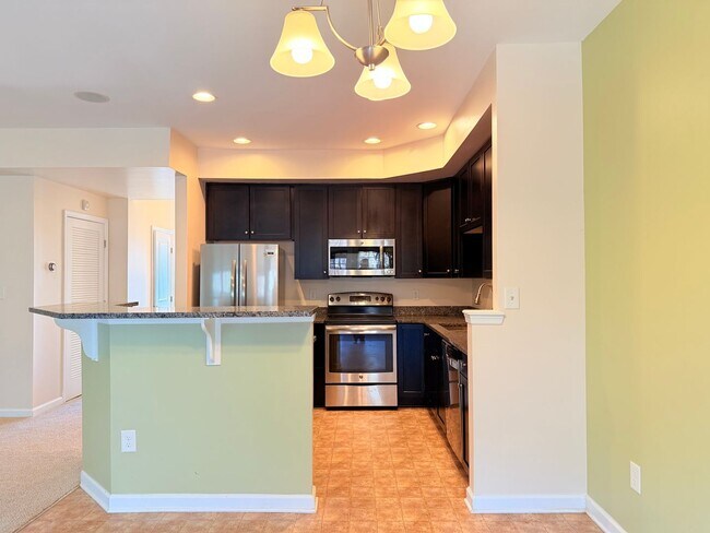 Building Photo - 3 Bedroom Townhome Riverwalk Townes